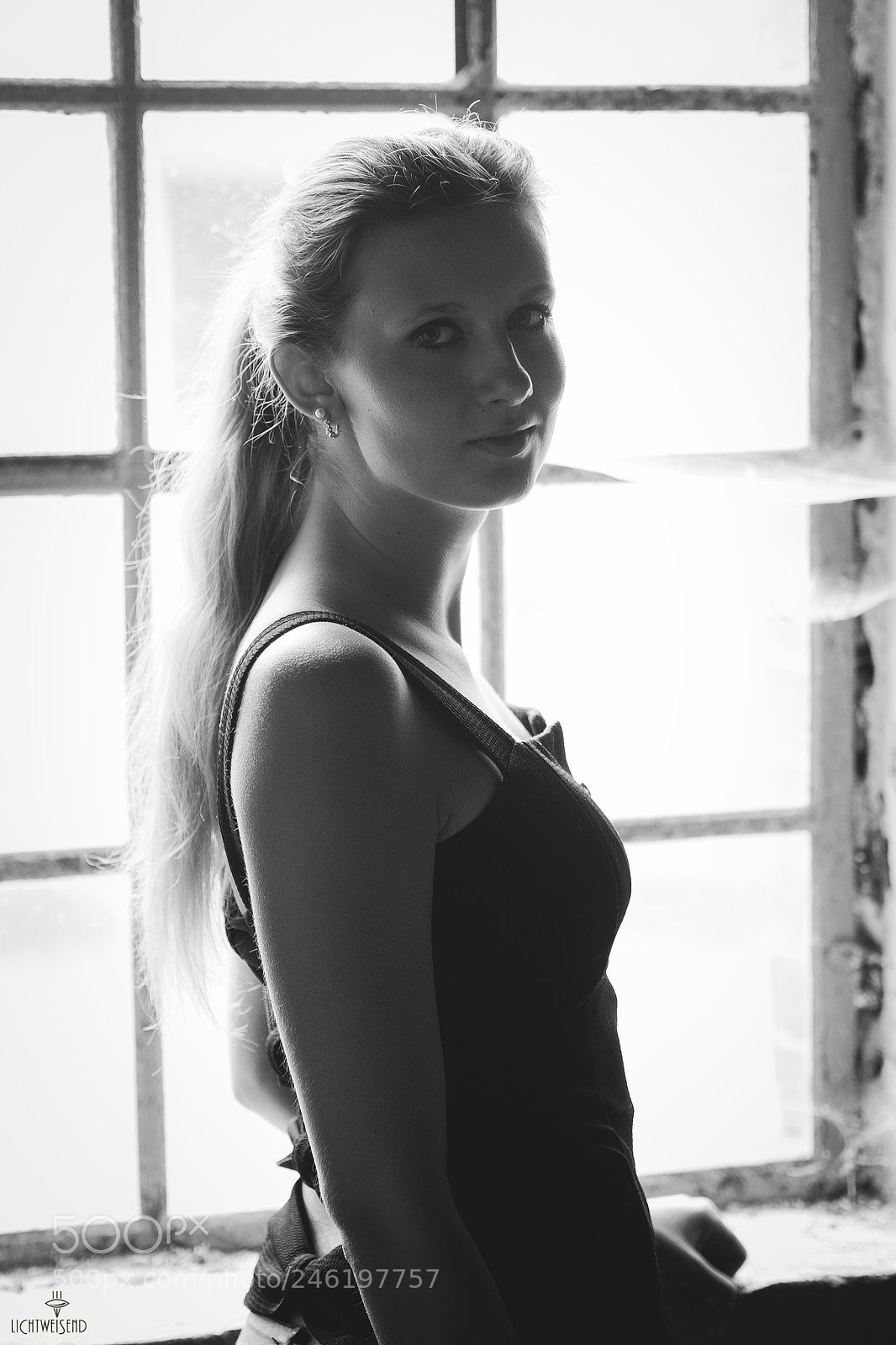 Olympus OM-D E-M10 sample photo. Sarah photography