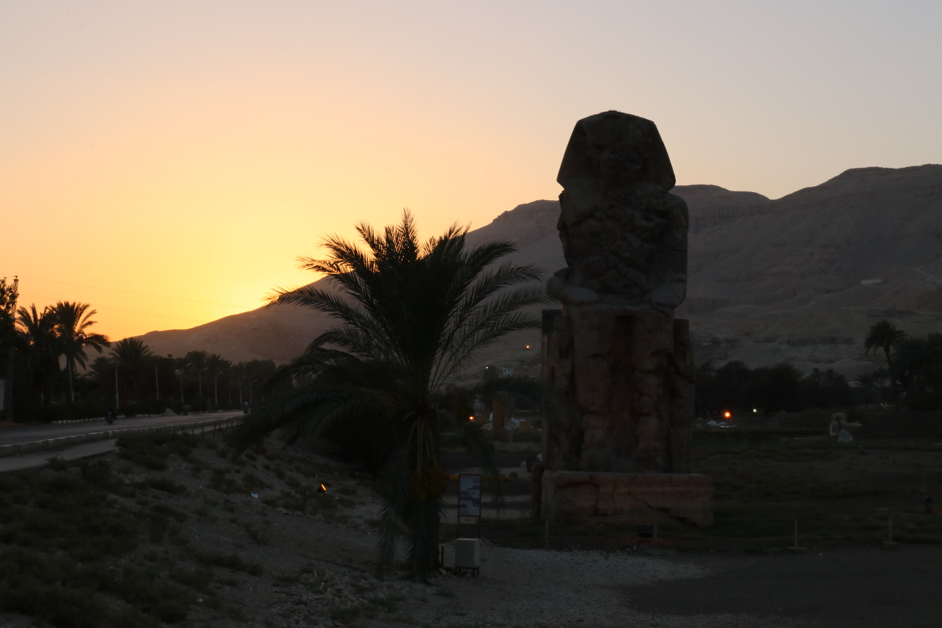 Canon EF 16-35mm F4L IS USM sample photo. Memnon sunset. photography