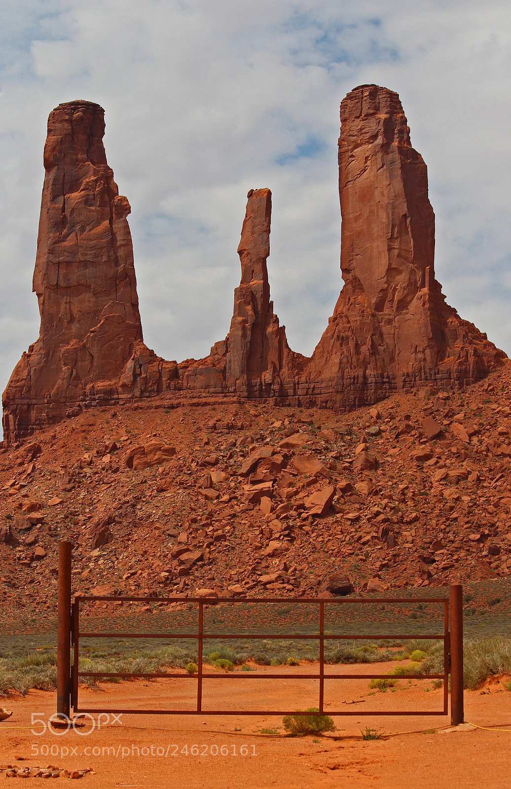 Canon EOS 600D (Rebel EOS T3i / EOS Kiss X5) sample photo. Three sisters, monument valley photography