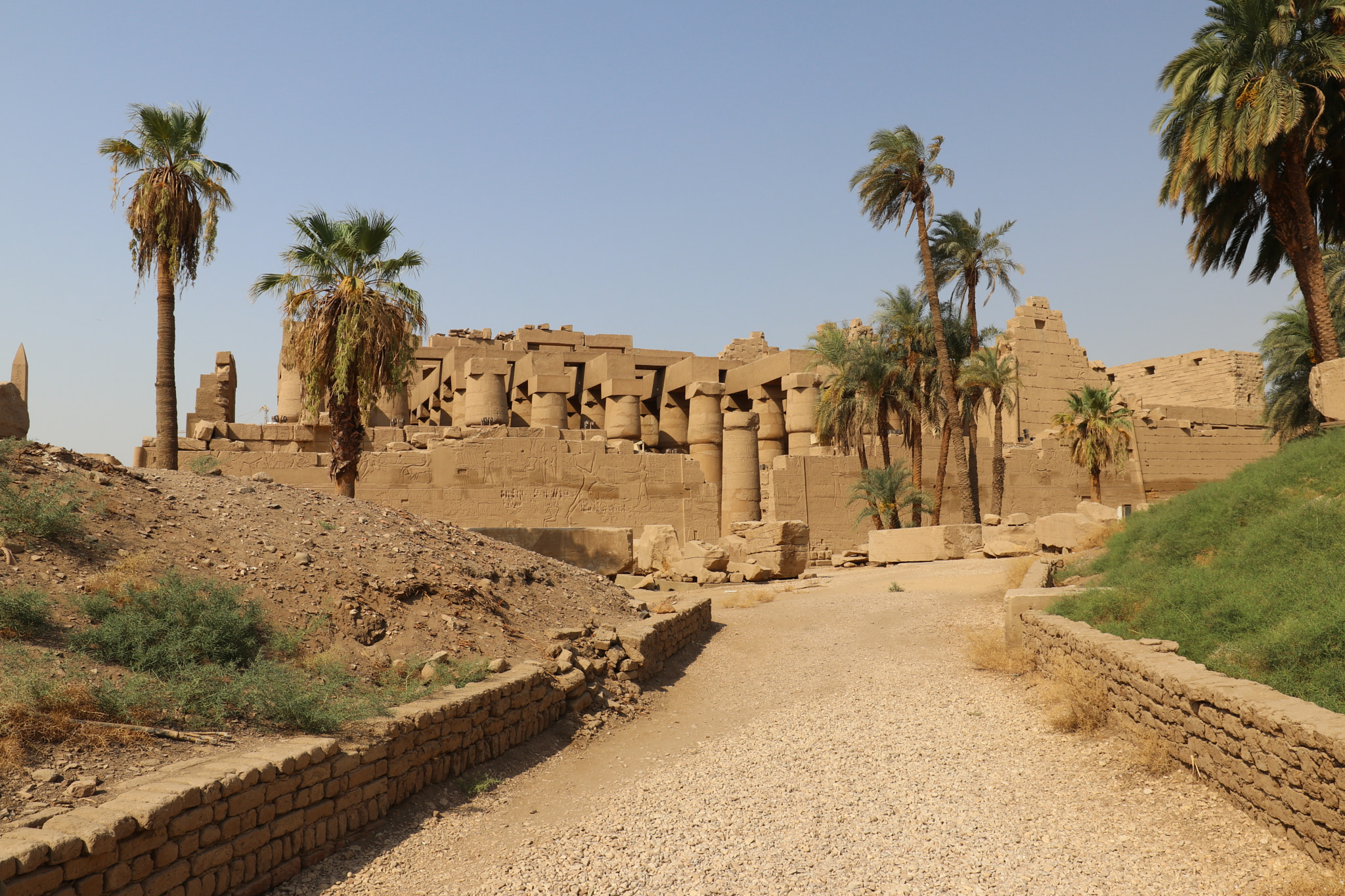 Canon EOS 80D + Canon EF 16-35mm F4L IS USM sample photo. Karnak stroll. photography