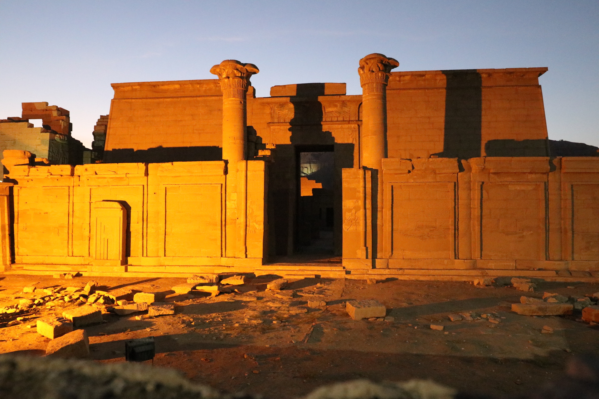 Canon EF 16-35mm F4L IS USM sample photo. Medinat habu sunset. photography