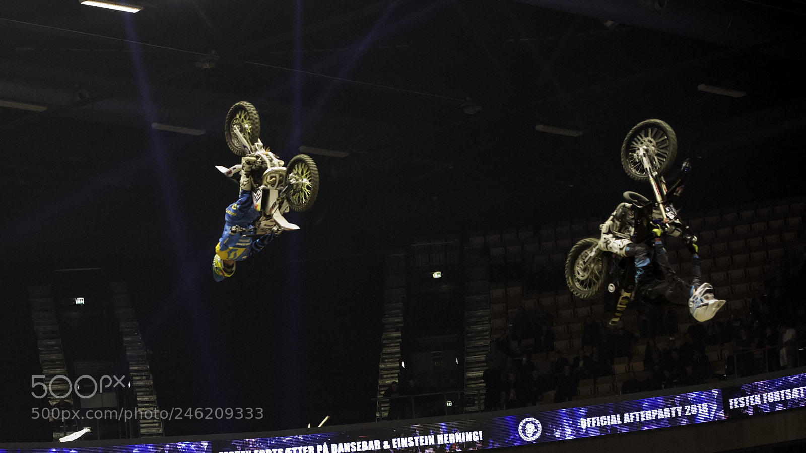 Nikon D3S sample photo. Stemningsbilled ved yamaha supercross photography