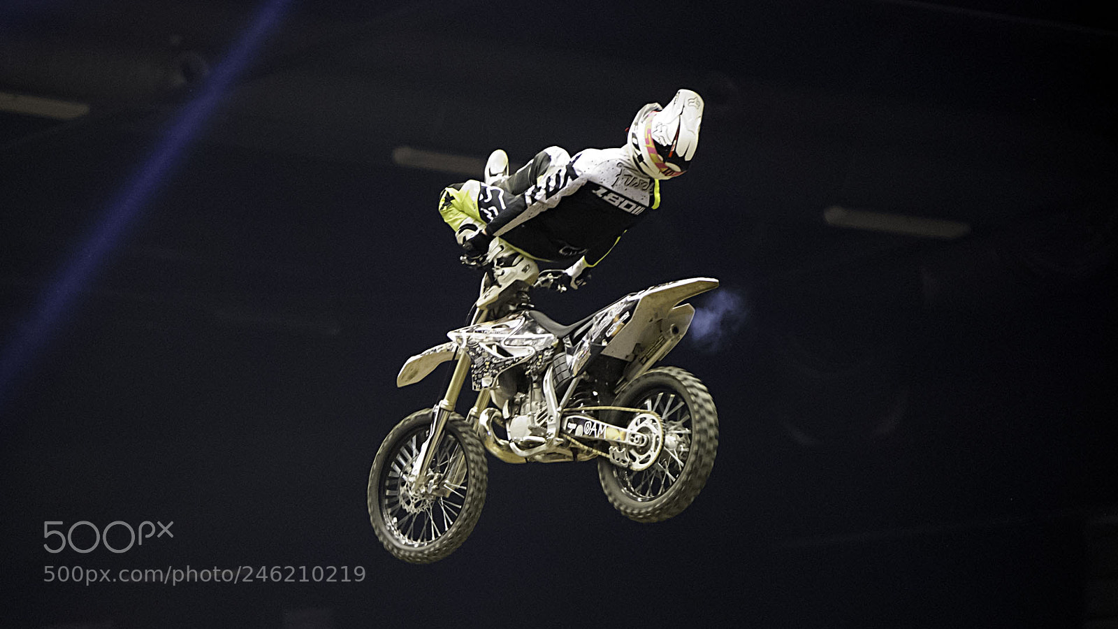 Nikon D3S sample photo. Stemningsbilled ved yamaha supercross photography
