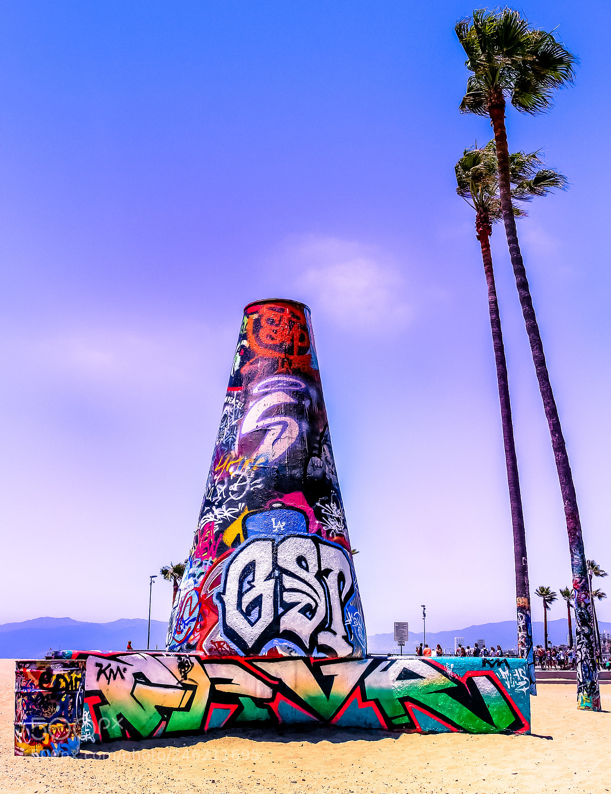 Canon EOS 700D (EOS Rebel T5i / EOS Kiss X7i) sample photo. California beach graffiti photography
