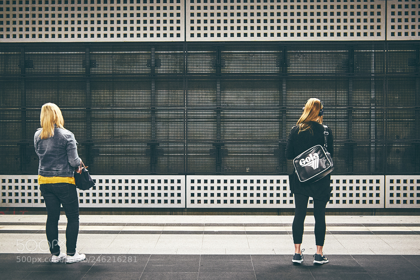 Fujifilm X-T1 sample photo. Waiting photography