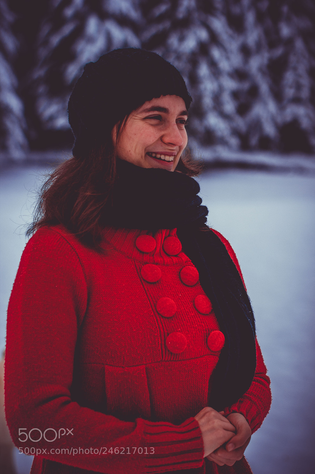 Canon EOS 550D (EOS Rebel T2i / EOS Kiss X4) sample photo. Smile in snow photography