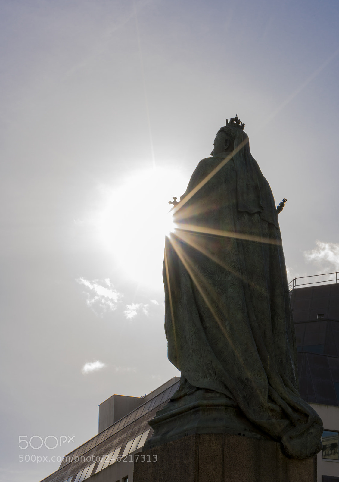 Sony a7R II sample photo. Statue of queen victoria photography
