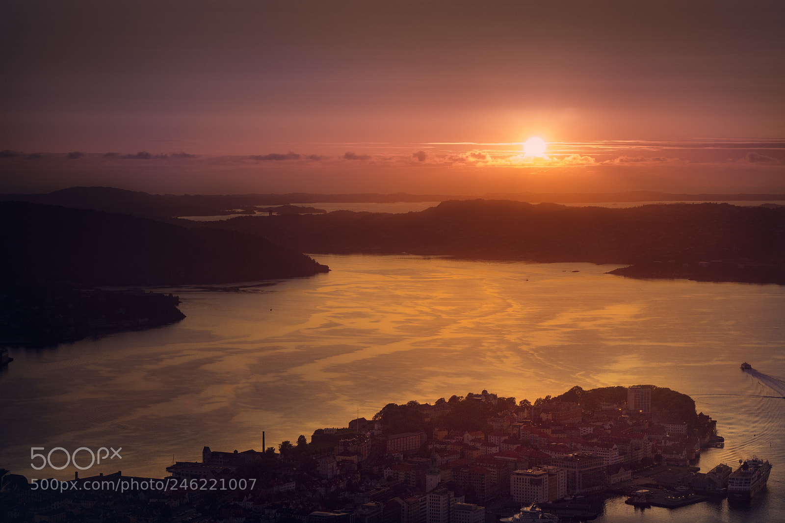 Canon EOS 1200D (EOS Rebel T5 / EOS Kiss X70 / EOS Hi) sample photo. Bergen sunset photography