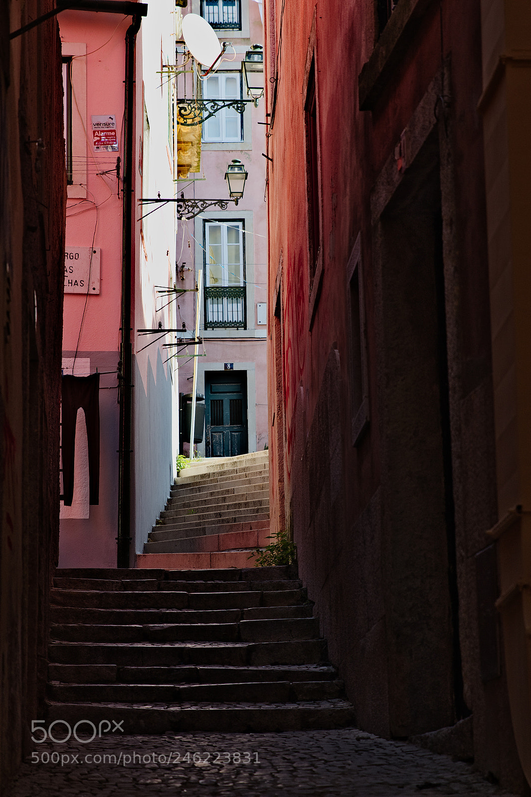 Canon EOS 1300D (EOS Rebel T6 / EOS Kiss X80) sample photo. Not so touristic alfama photography