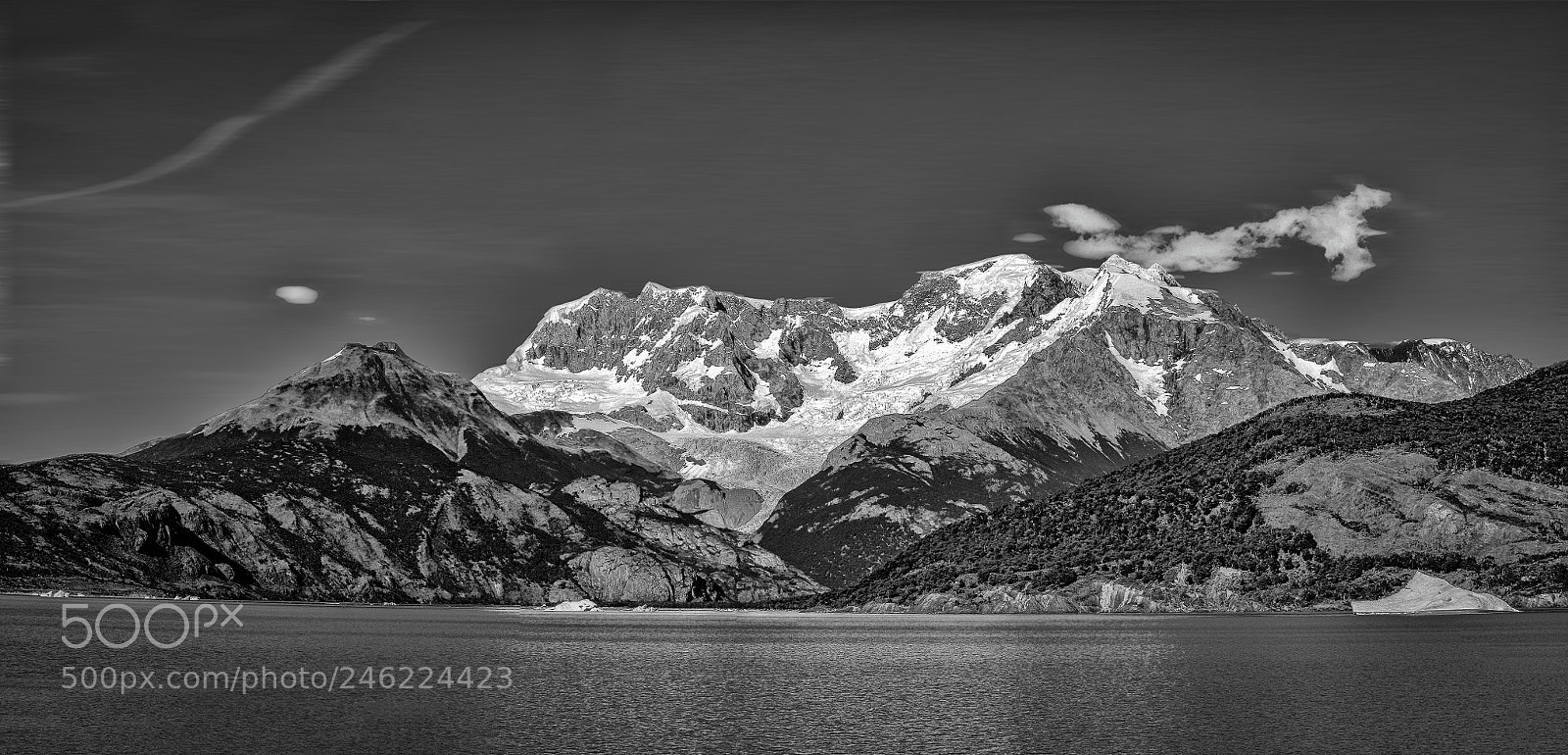 Canon EOS 600D (Rebel EOS T3i / EOS Kiss X5) sample photo. Lago argentino - montanhas photography