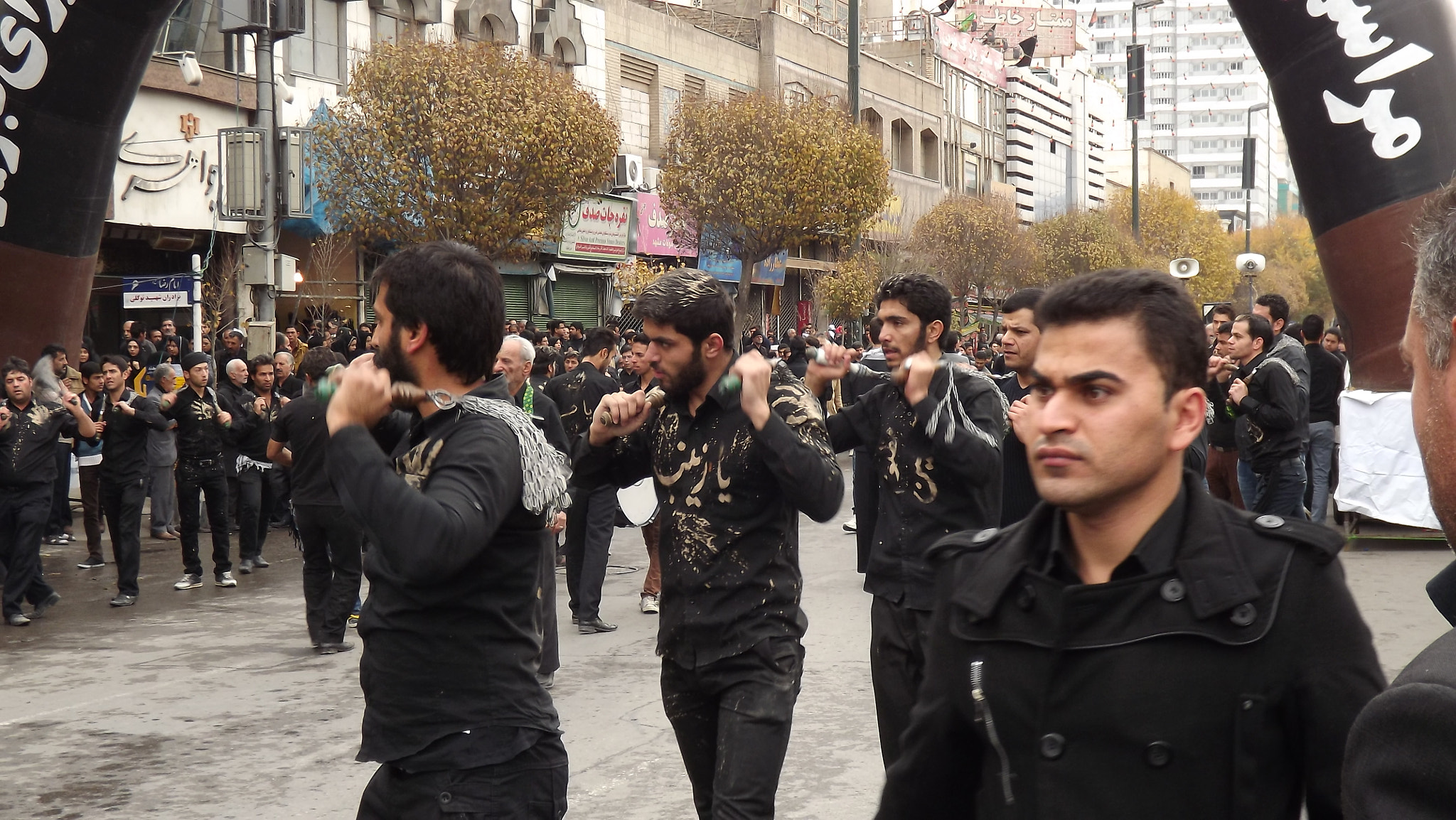 FujiFilm FinePix S3200 (FinePix S3250) sample photo. Ashora mourners in iran photography