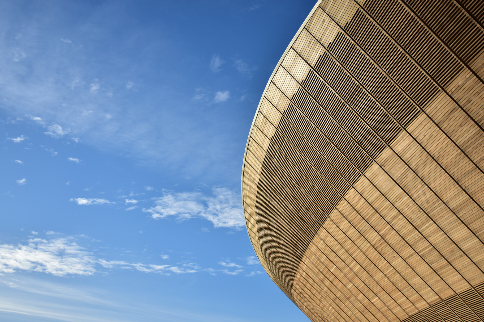 AF Zoom-Nikkor 28-105mm f/3.5-4.5D IF sample photo. Wooden curves. photography