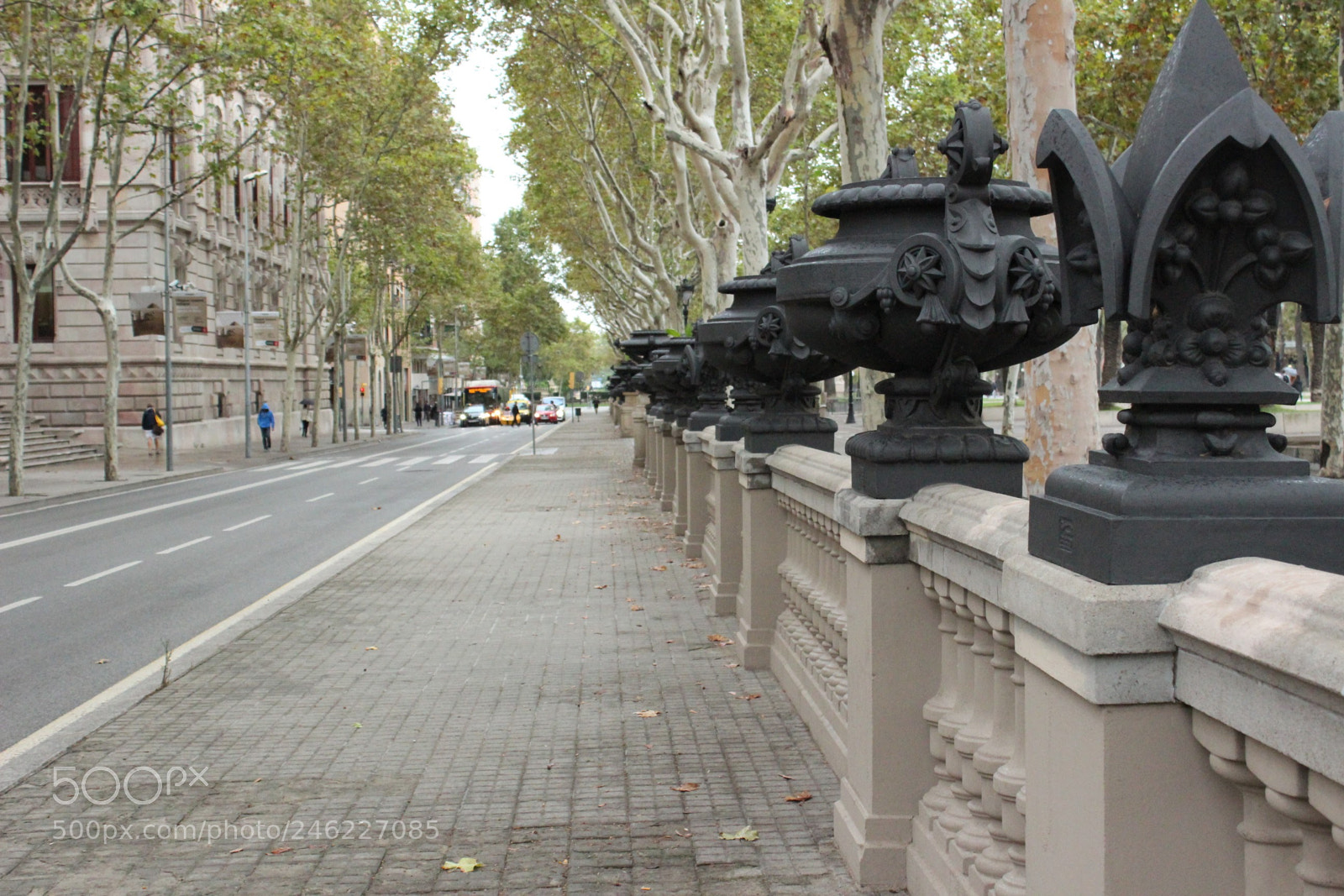 Canon EOS 600D (Rebel EOS T3i / EOS Kiss X5) sample photo. Walkin around barcelona photography