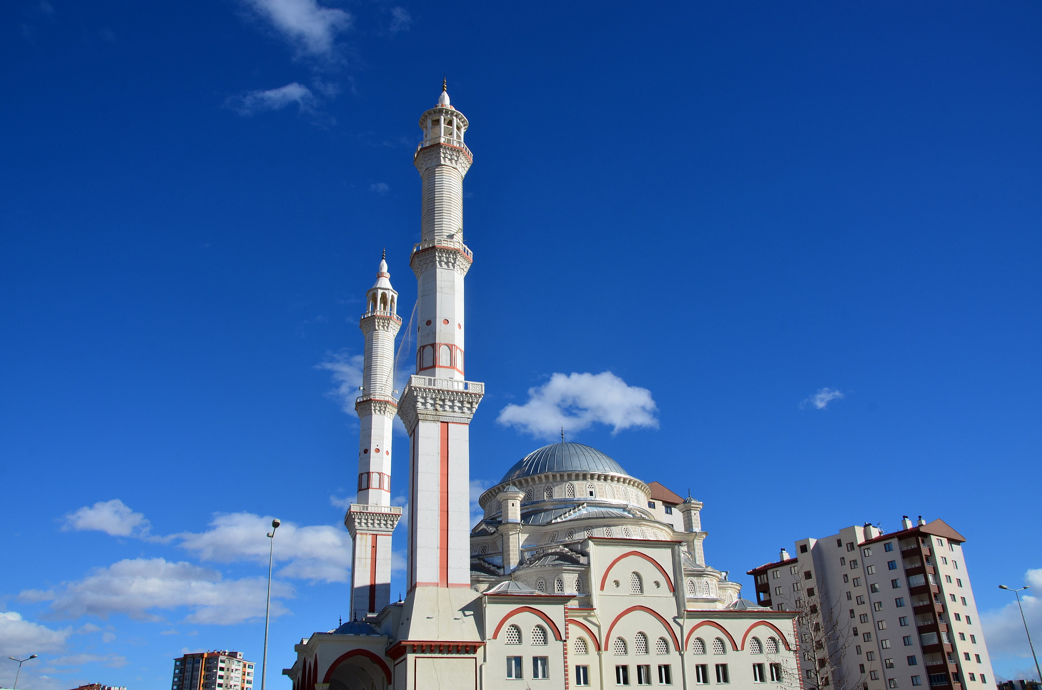 Nikon D5100 + Sigma 18-250mm F3.5-6.3 DC Macro OS HSM sample photo. Mosque photography