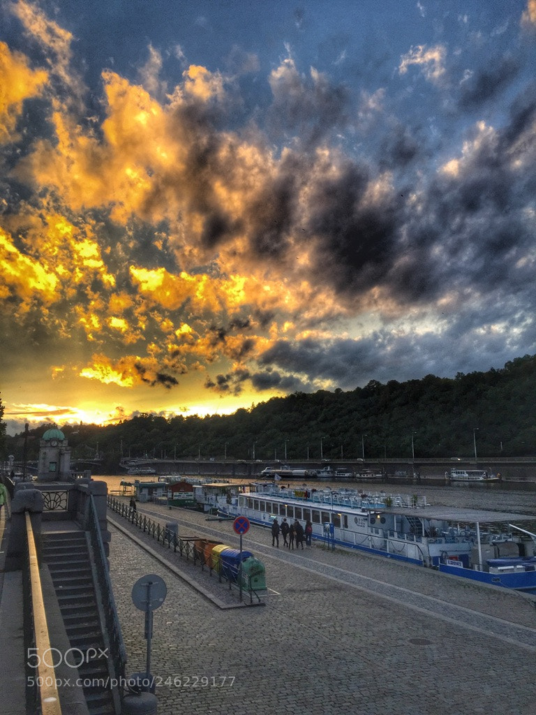Apple iPhone 6 Plus sample photo. Sunset @prague photography