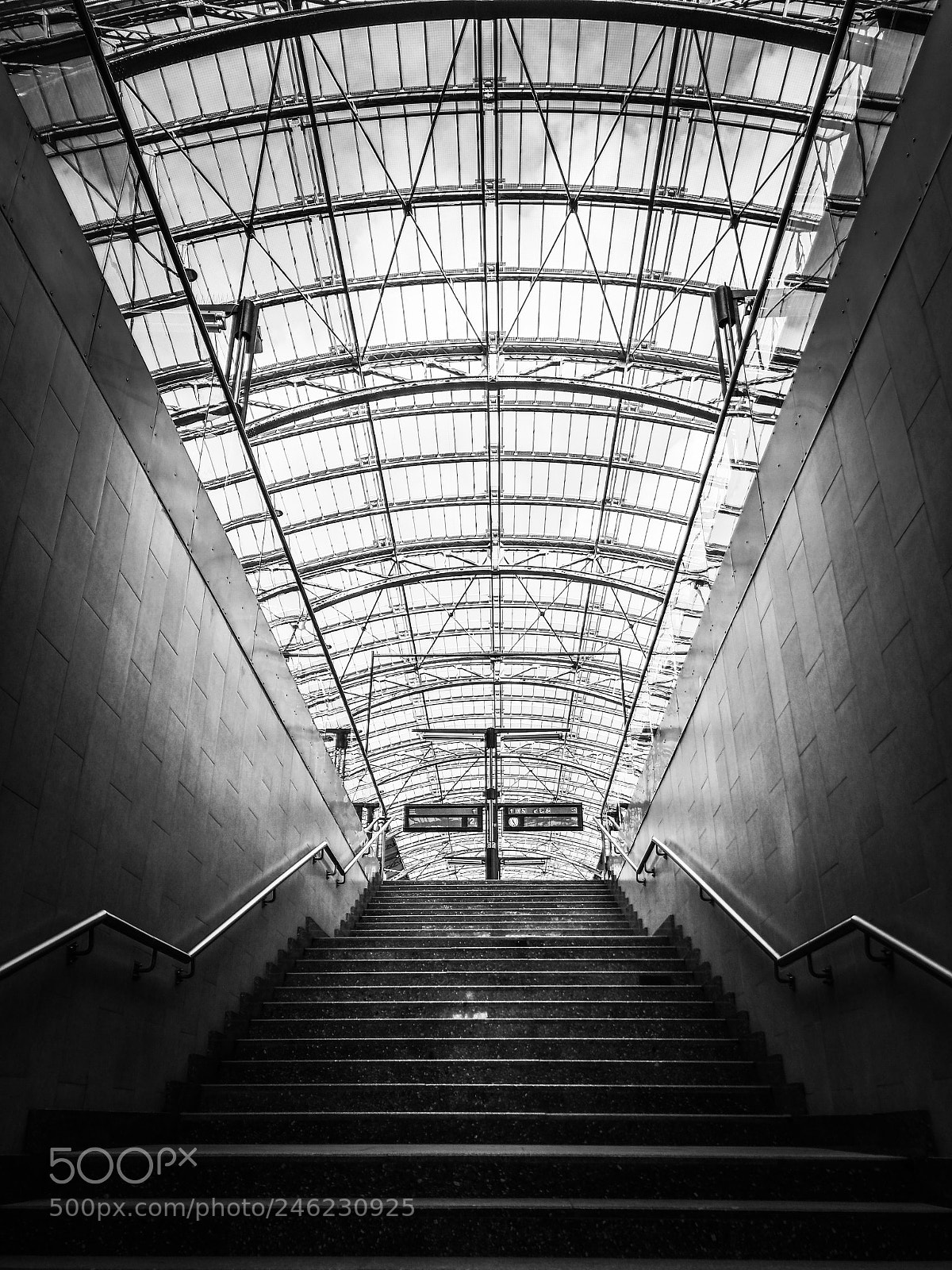 HUAWEI Mate 9 sample photo. Main station photography