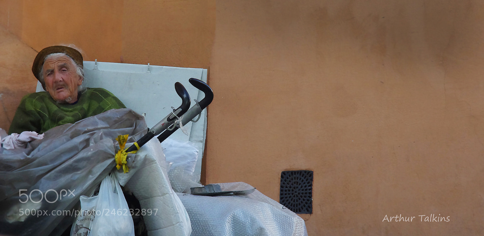 Pentax K-5 sample photo. A closing door.......towards days photography