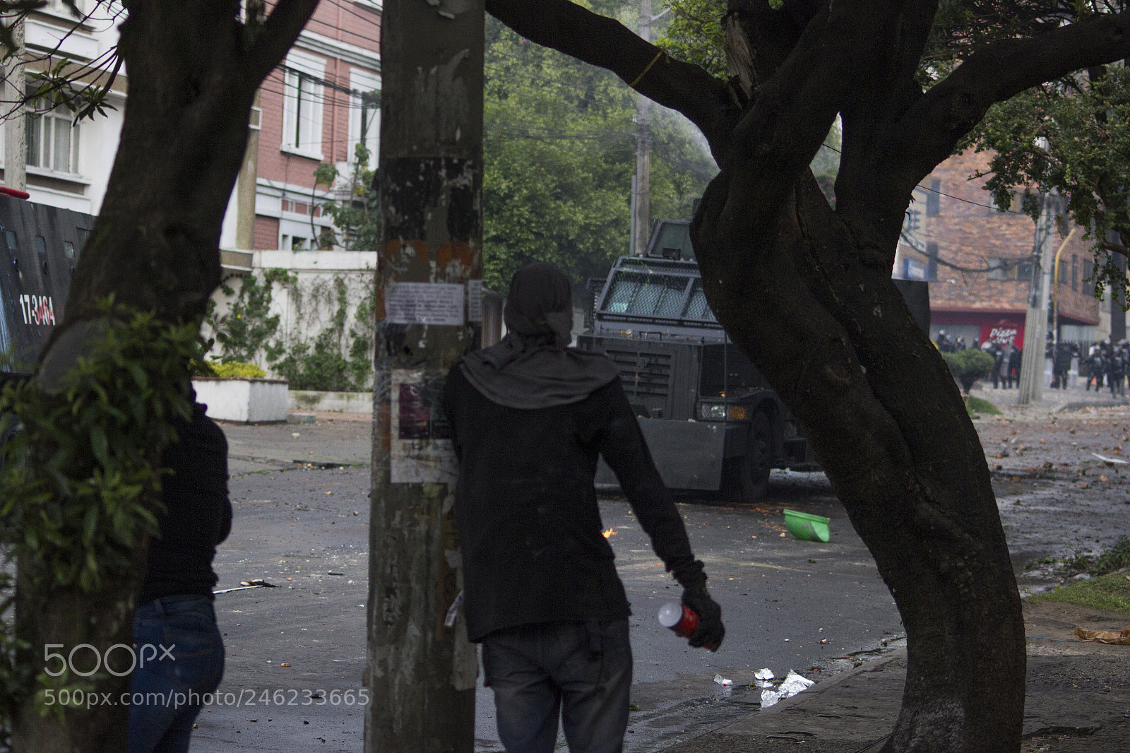 Canon EOS 600D (Rebel EOS T3i / EOS Kiss X5) sample photo. Clashes in bogota photography