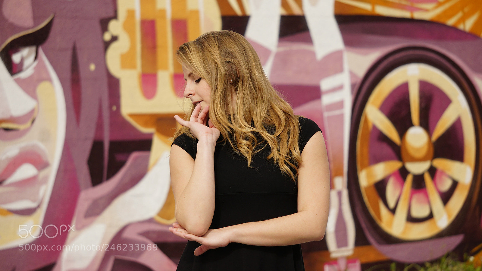 Sony Alpha NEX-6 sample photo. Ballerina on graffiti photography