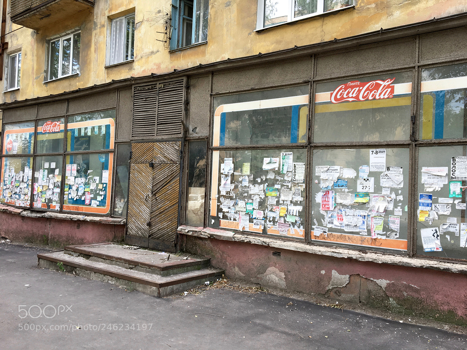 Apple iPhone 6s sample photo. Abandoned store photography