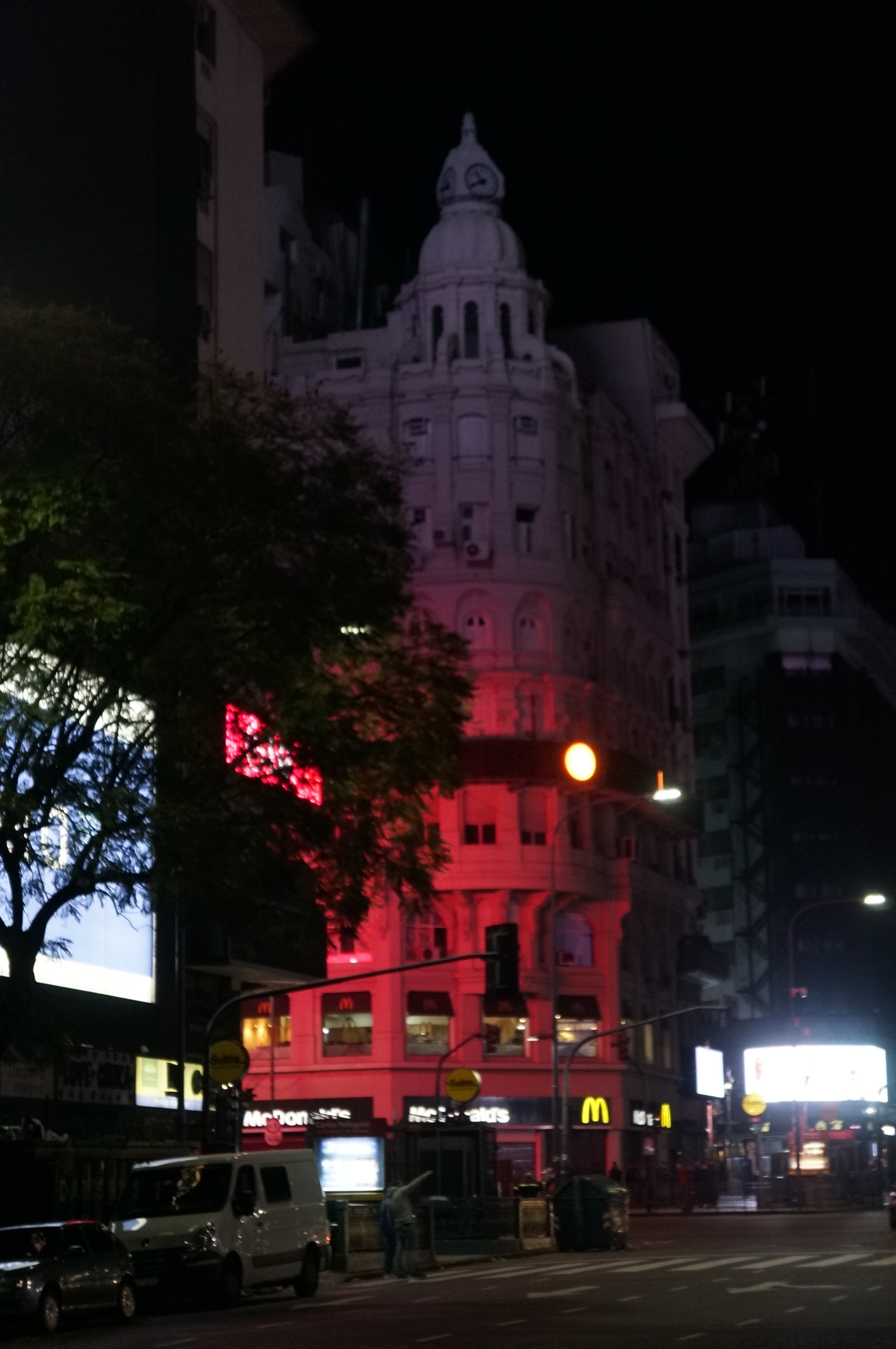Sony E 18-55mm F3.5-5.6 OSS sample photo. Night in buenos aires photography
