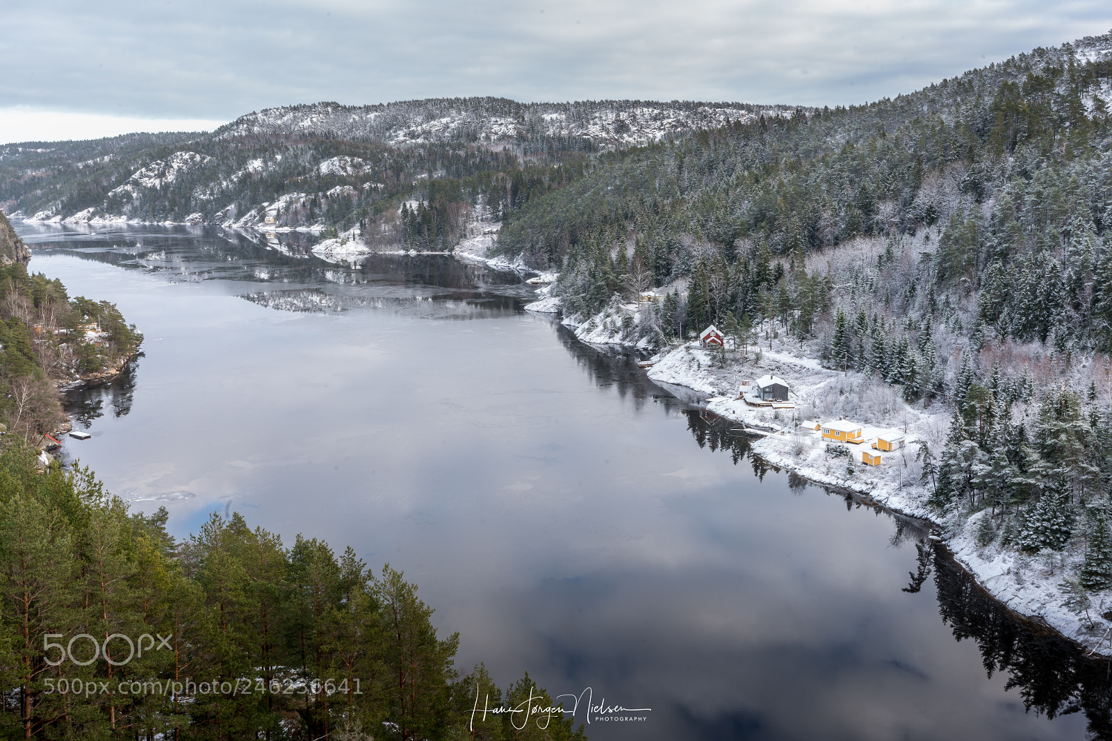 Sony a7R II sample photo. A winter morning in photography