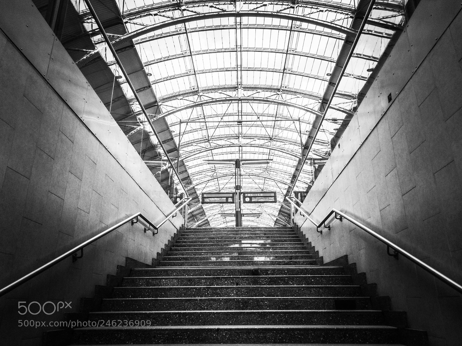 HUAWEI Mate 9 sample photo. Train station photography