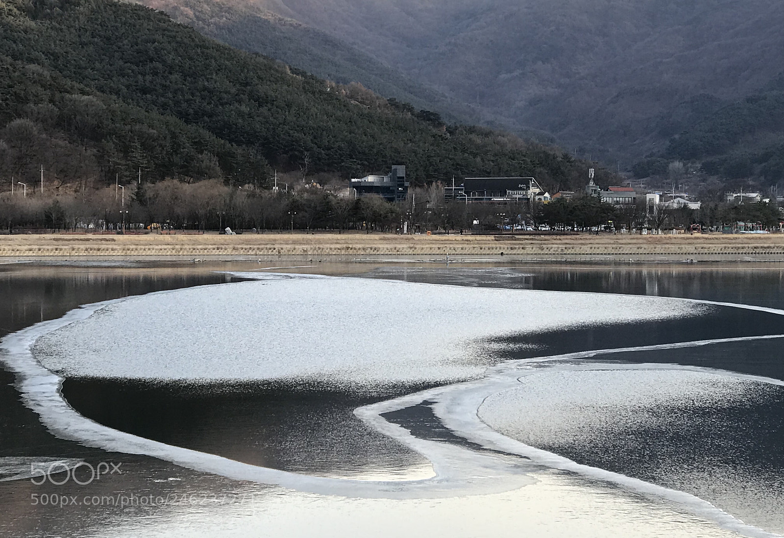 Apple iPhone 7 Plus sample photo. Melting lake looks like photography