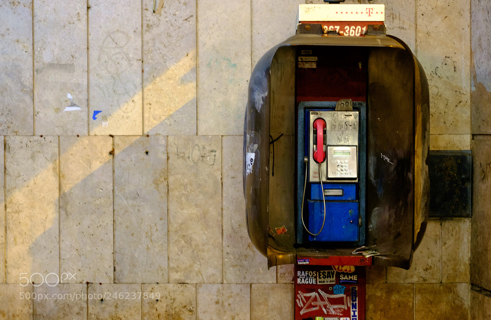 Fujifilm X-E2 sample photo. Phone booth photography
