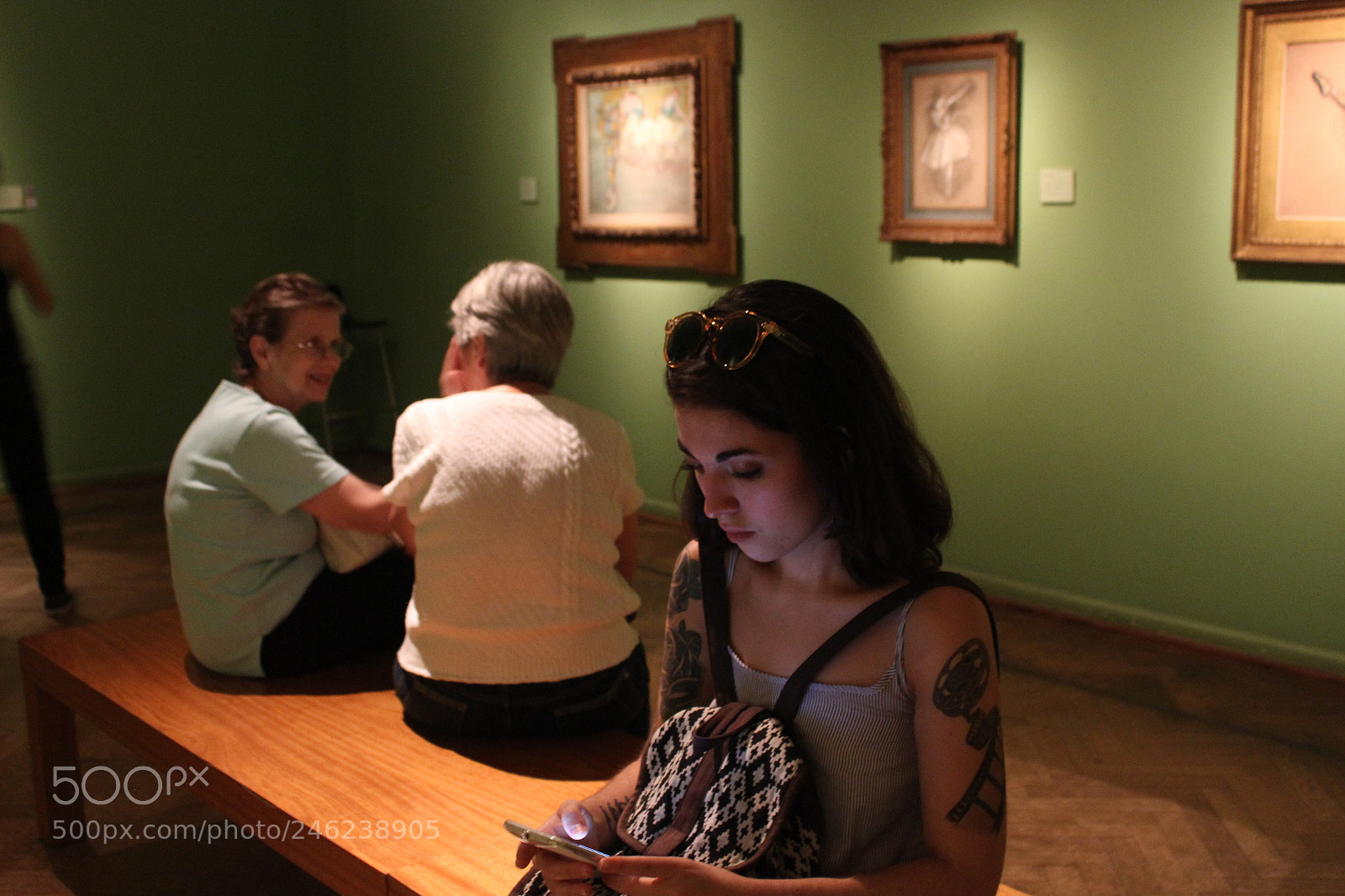 Canon EOS 600D (Rebel EOS T3i / EOS Kiss X5) sample photo. Zoe en el museo photography