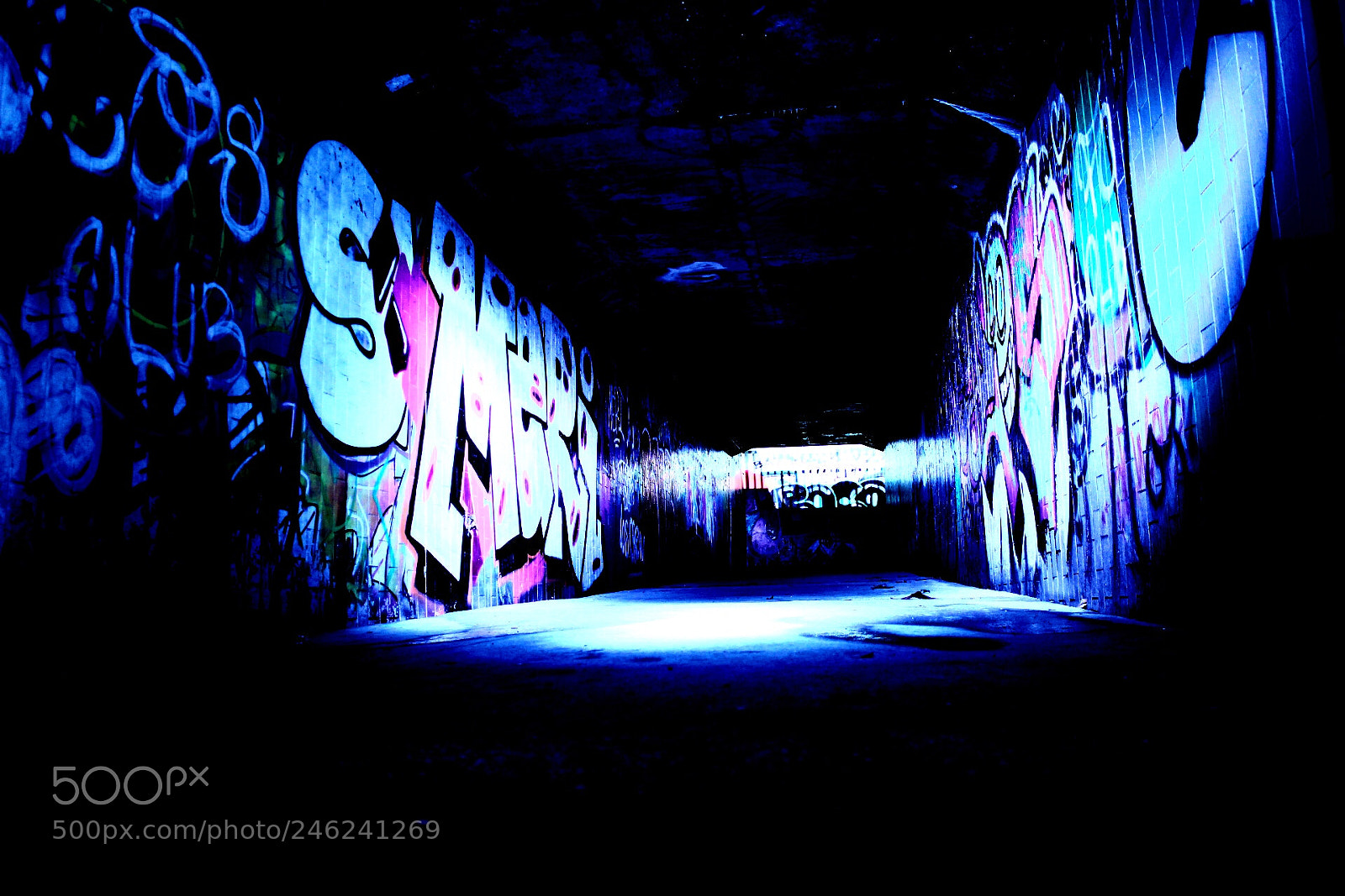 Canon EOS 1300D (EOS Rebel T6 / EOS Kiss X80) sample photo. Graf underground photography