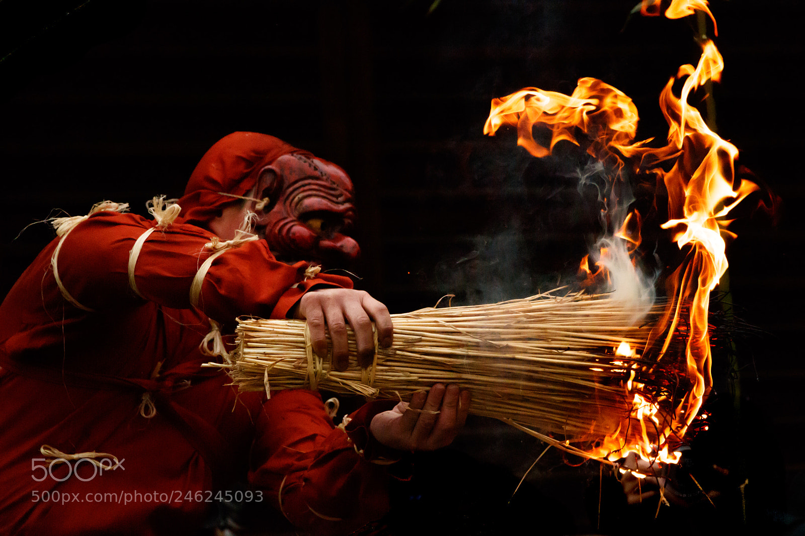 Canon EOS 760D (EOS Rebel T6s / EOS 8000D) sample photo. Japanese ogre with torch photography