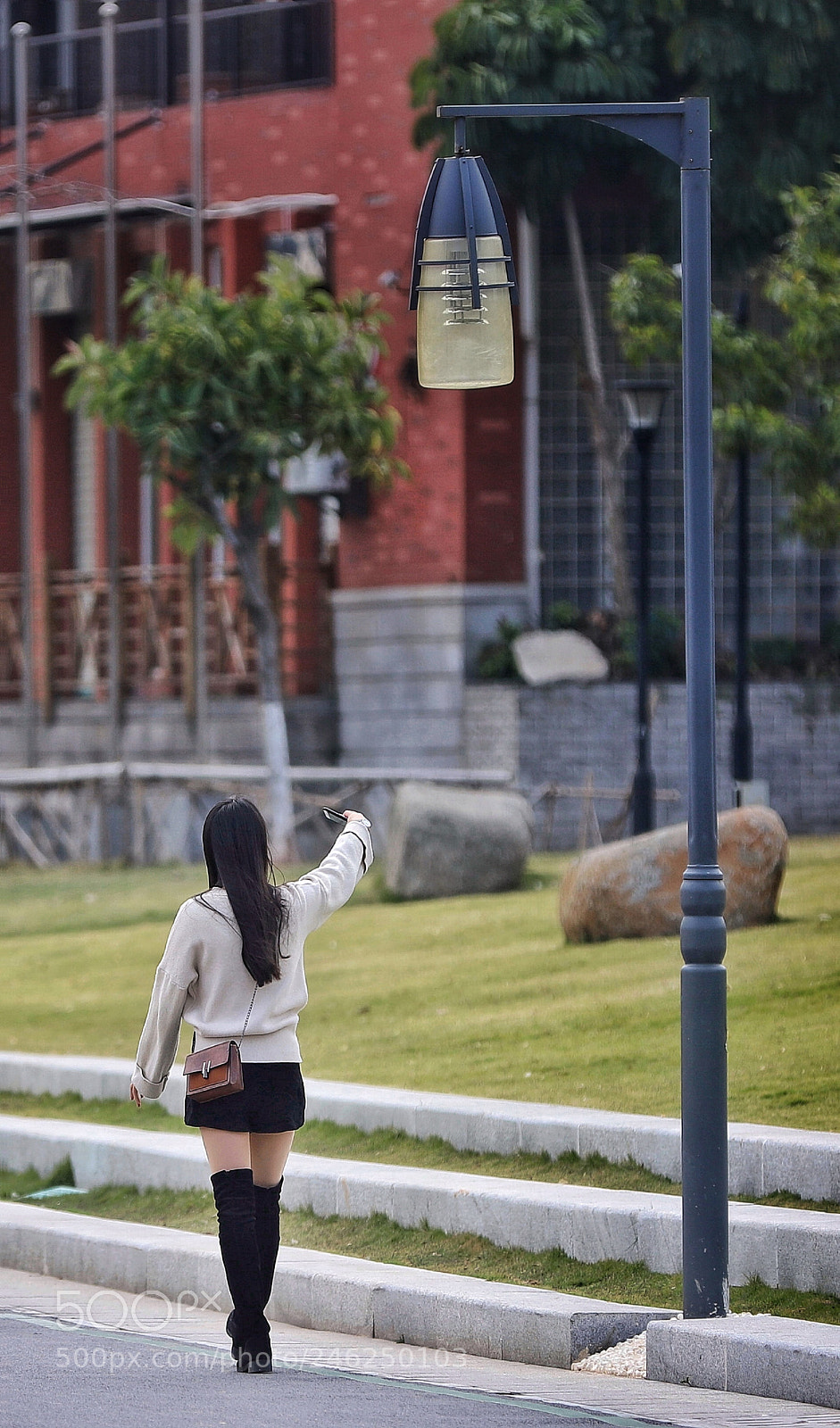 Canon EOS 6D Mark II sample photo. 她的自拍 photography