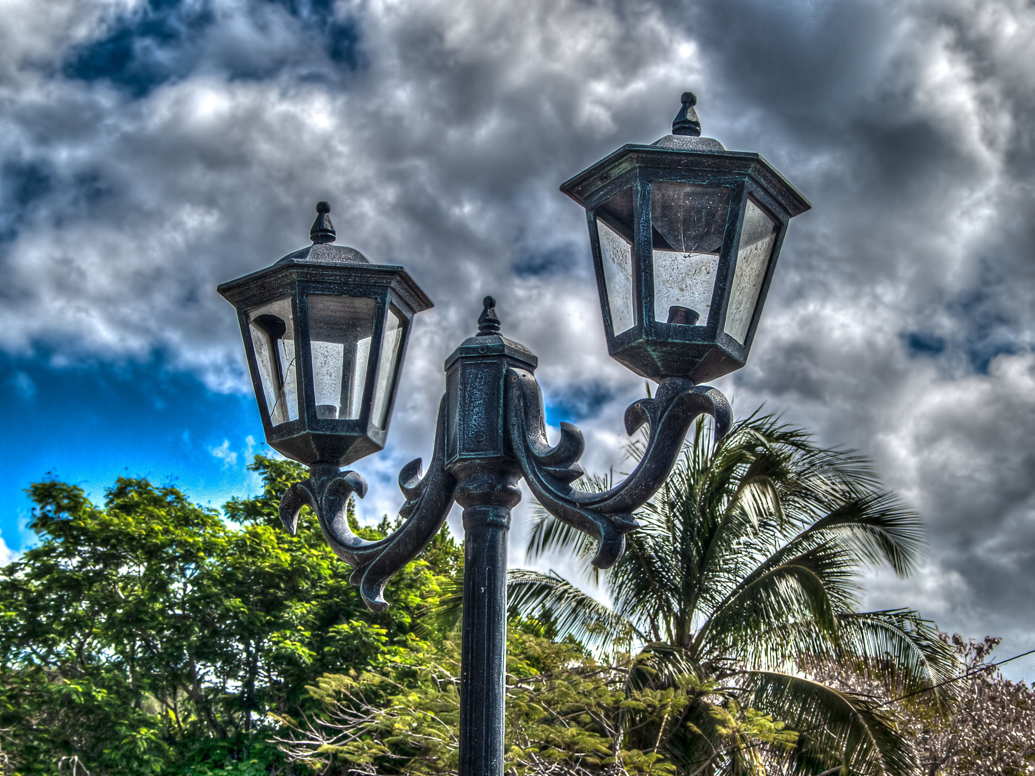 Olympus E-410 (EVOLT E-410) sample photo. Farola colonial photography
