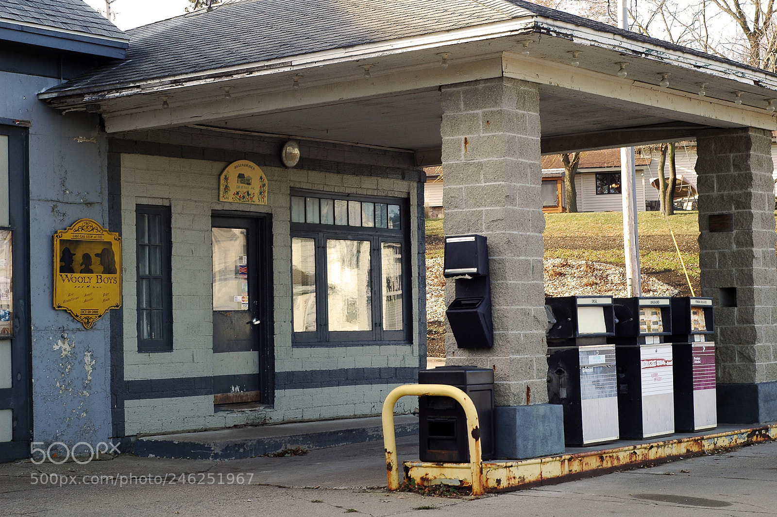 Nikon D70 sample photo. Gas station photography