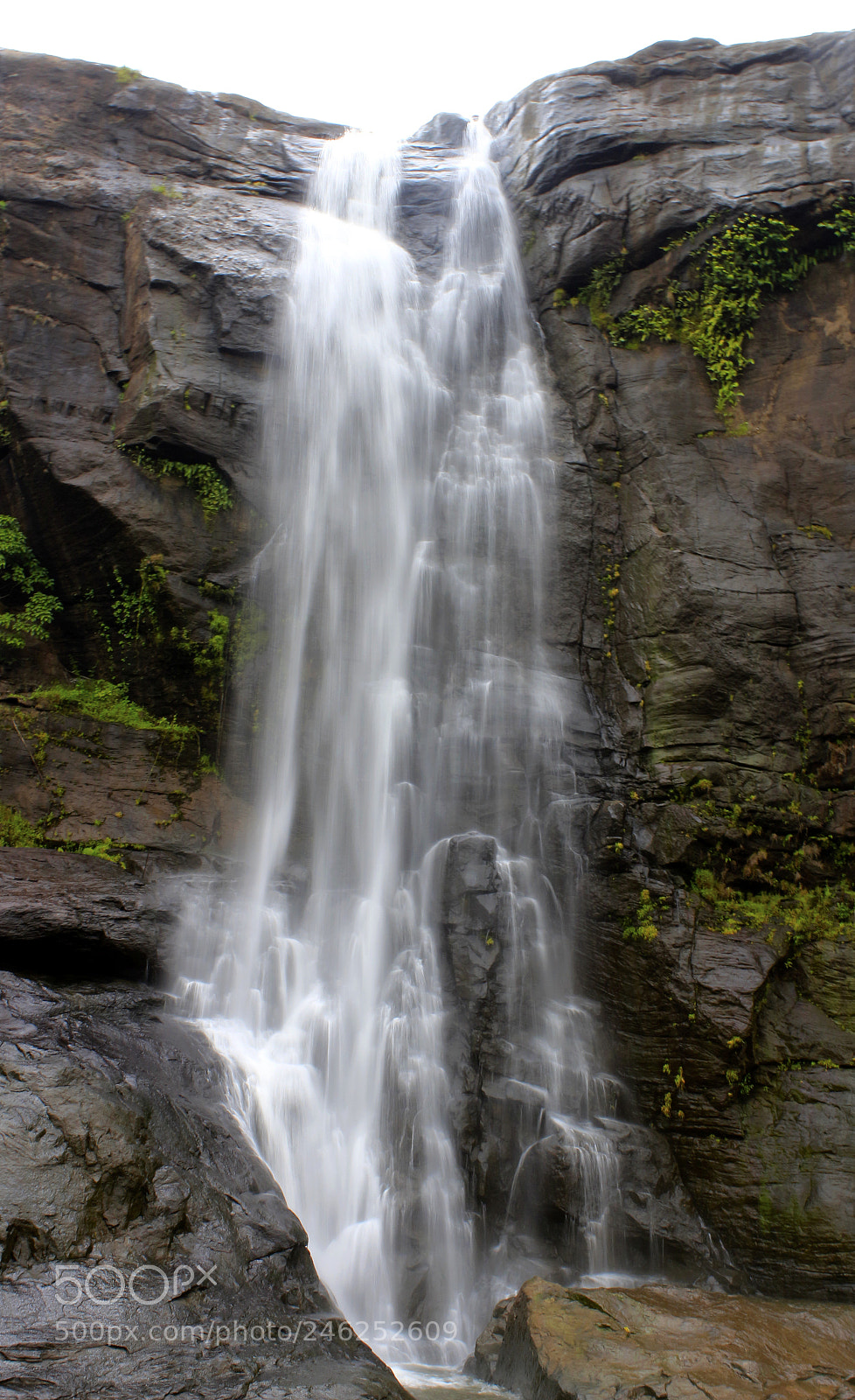 Canon EOS 700D (EOS Rebel T5i / EOS Kiss X7i) sample photo. Athirappilly water falls photography
