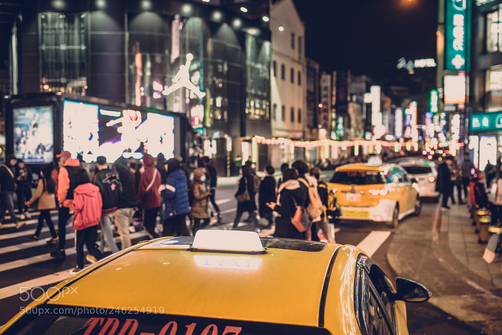 Nikon D610 sample photo. Busy intersection photography