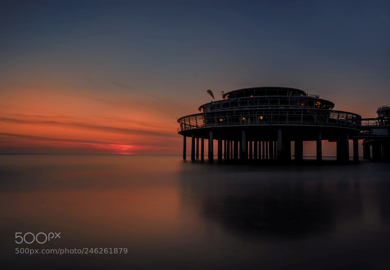 Olympus OM-D E-M1 Mark II sample photo. The pier . photography