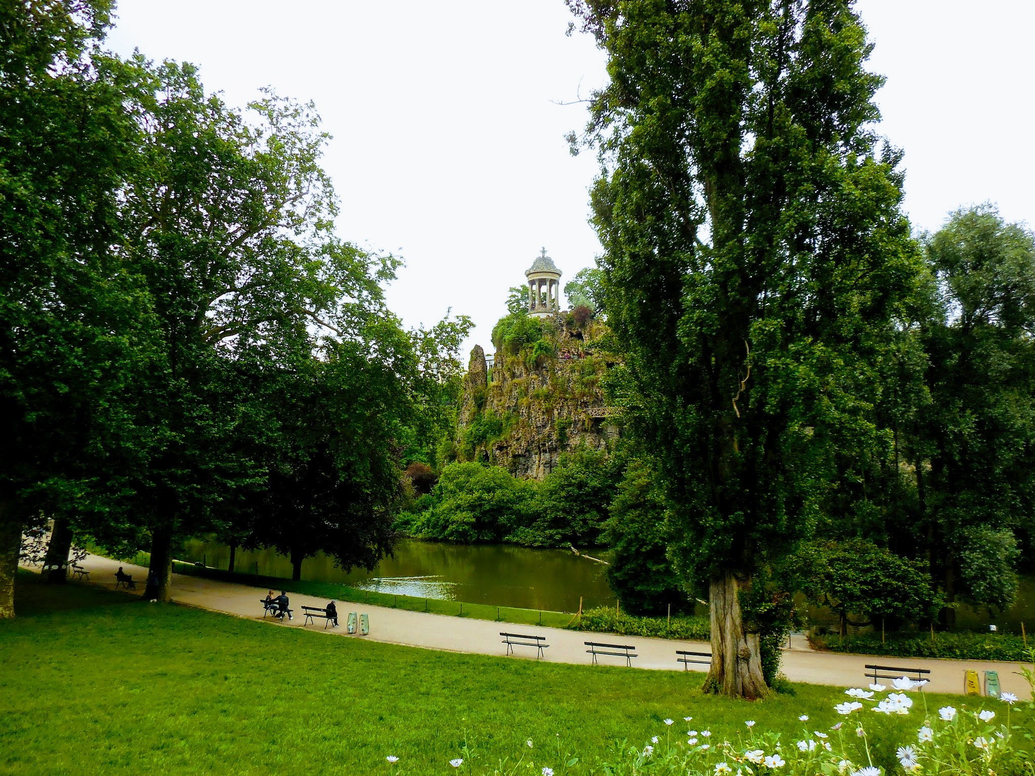 Nikon Coolpix S5300 sample photo. Parc des buttes-chaumont, paris 19 photography