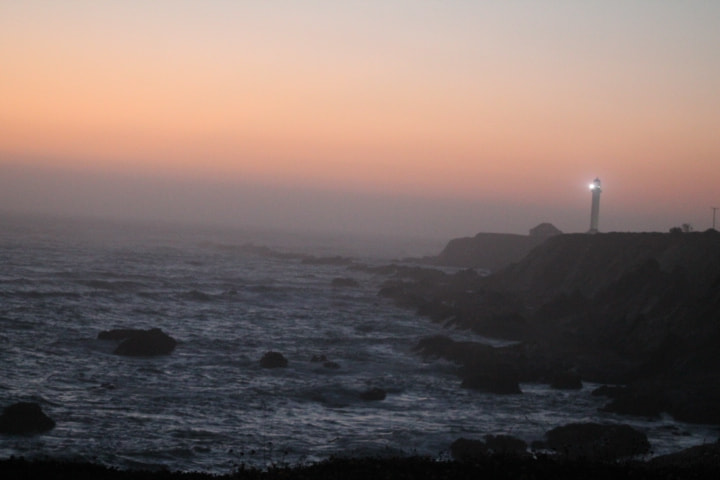 Canon EOS 1100D (EOS Rebel T3 / EOS Kiss X50) + EF75-300mm f/4-5.6 sample photo. Lighthouse at sunset photography