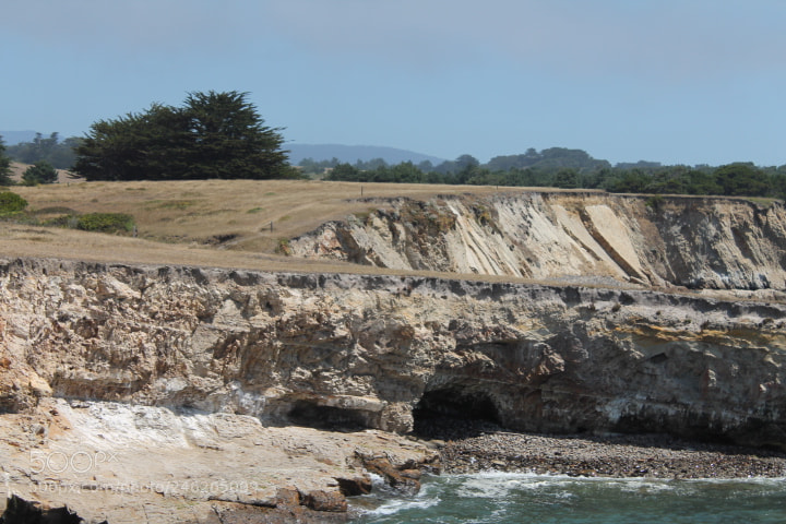 Canon EOS 1100D (EOS Rebel T3 / EOS Kiss X50) sample photo. Rocky beach photography