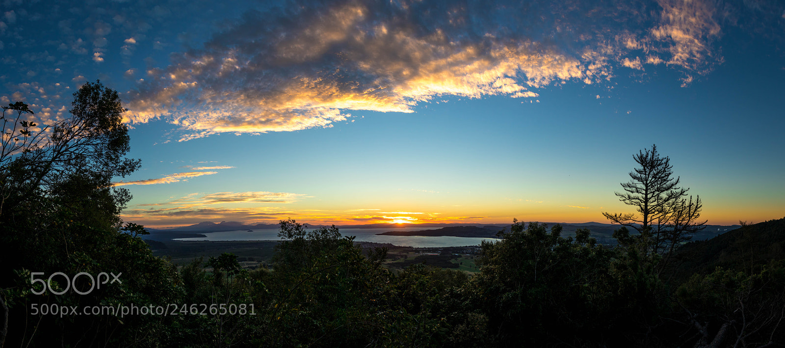 Canon EOS 800D (EOS Rebel T7i / EOS Kiss X9i) sample photo. Lake taupo sunset panorama photography