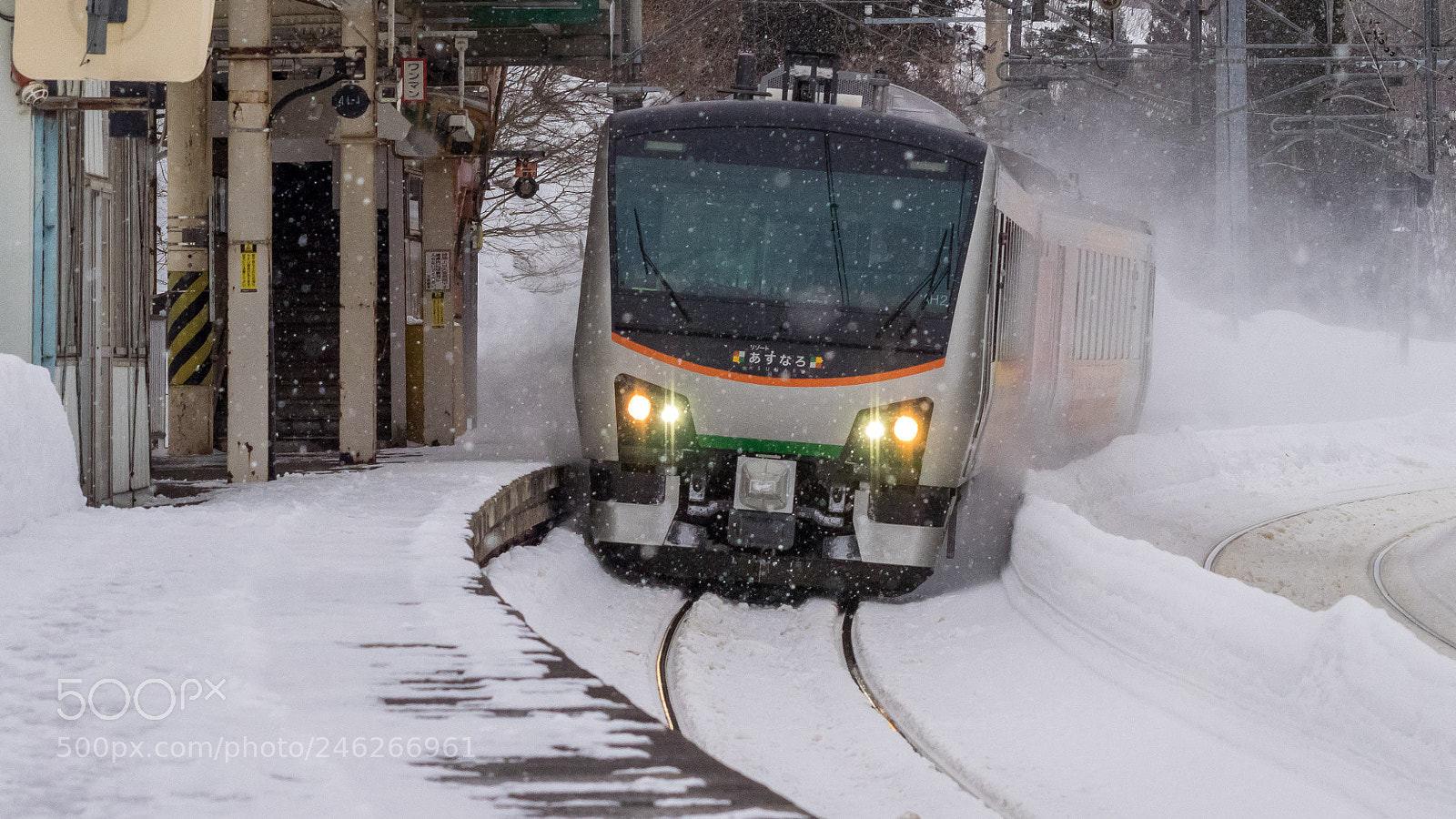 Olympus OM-D E-M1 sample photo. Pass a station without photography