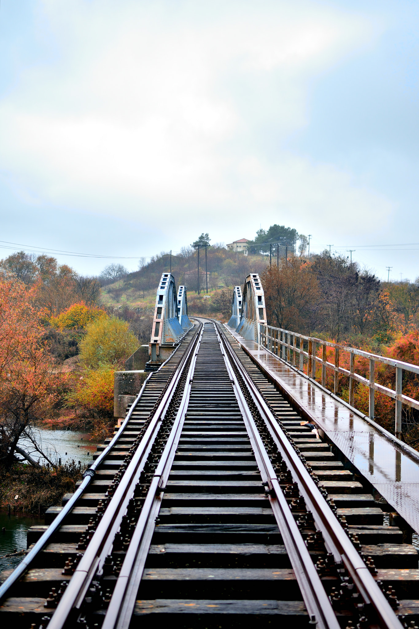 Nikon D3400 + Nikon AF-S DX Nikkor 35mm F1.8G sample photo. Rails photography