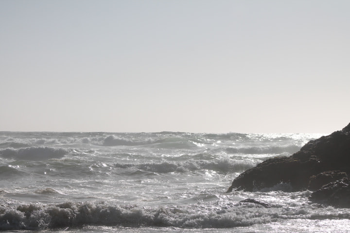 Canon EOS 1100D (EOS Rebel T3 / EOS Kiss X50) + EF75-300mm f/4-5.6 sample photo. Late afternoon ocean waves photography