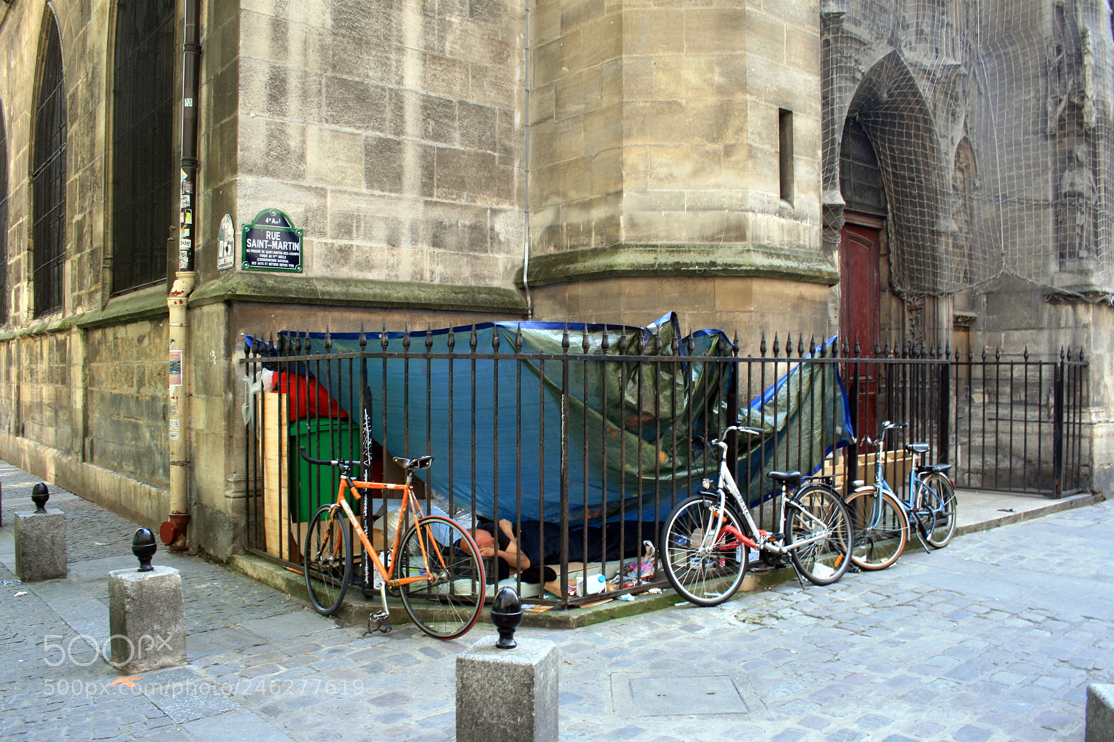 Canon EF-S 18-55mm F3.5-5.6 II sample photo. Le gardien de bicyclette photography
