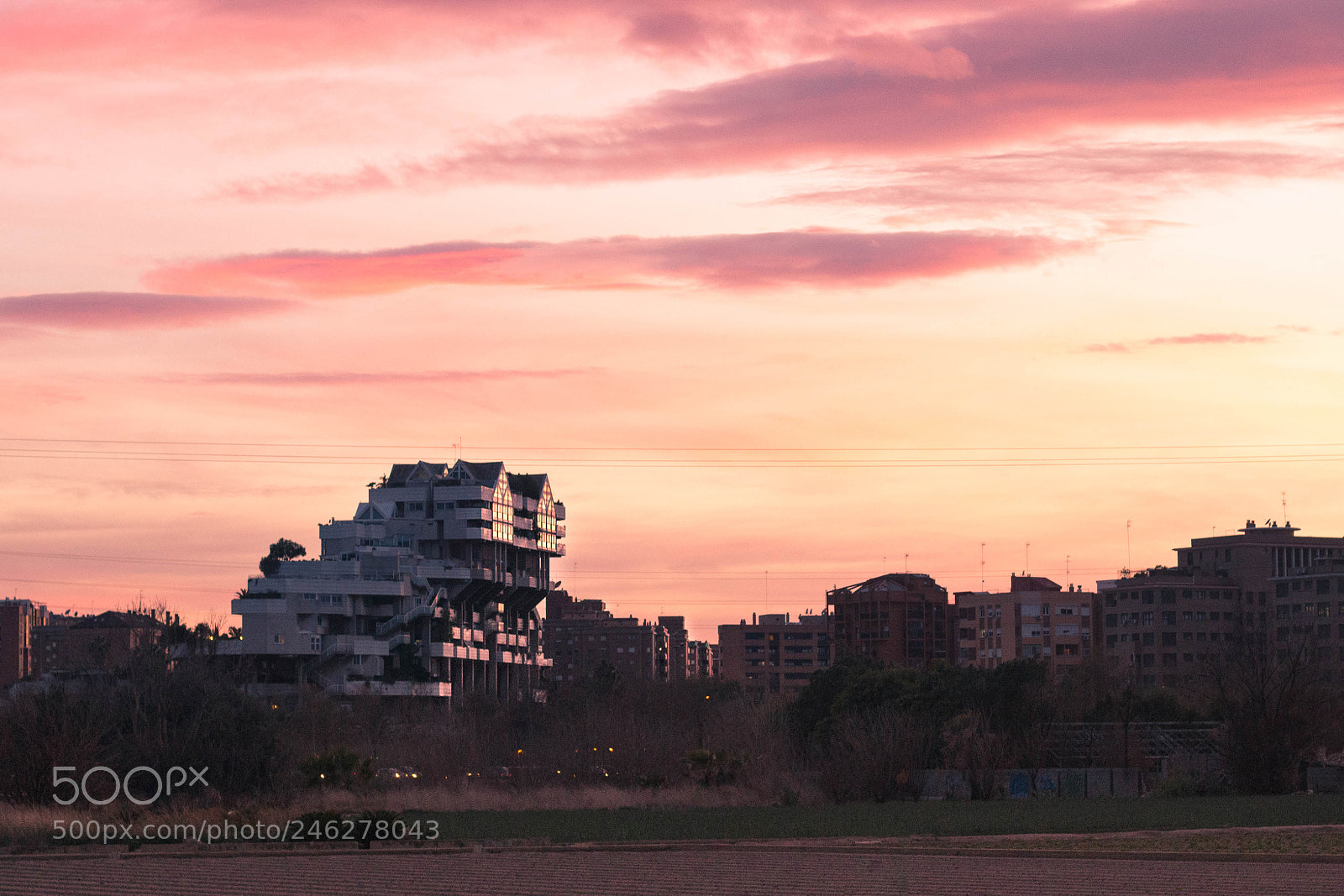 Canon EOS 700D (EOS Rebel T5i / EOS Kiss X7i) sample photo. Edifici espai verd. photography