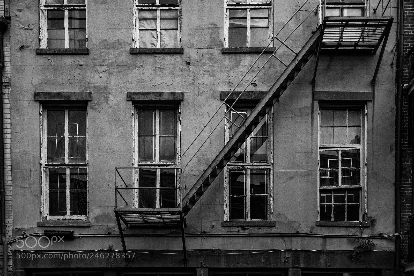 Sony Alpha NEX-7 sample photo. Windows photography