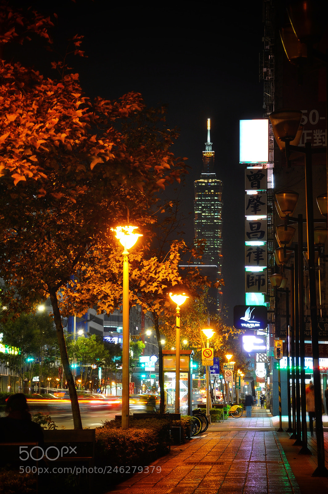Nikon D90 sample photo. Walking to taipei 101 photography