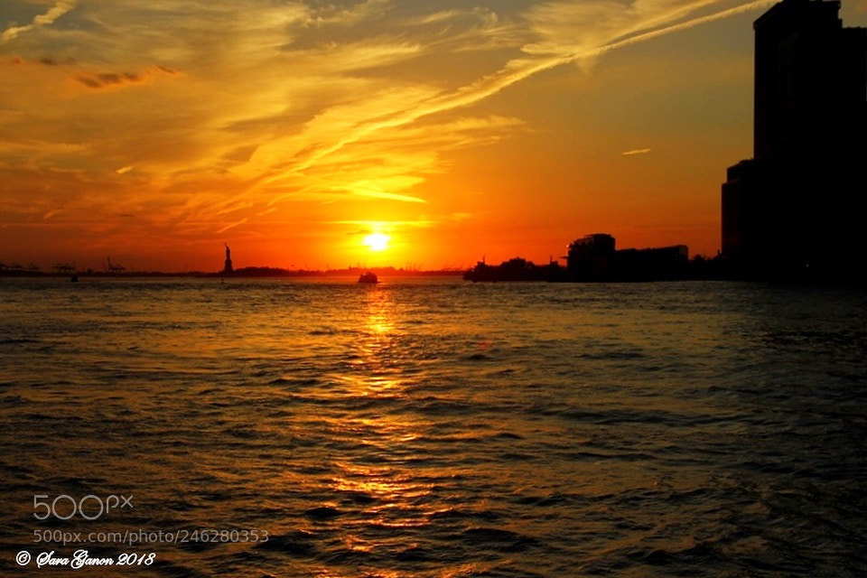 Canon EOS 550D (EOS Rebel T2i / EOS Kiss X4) sample photo. Sunset in manhattan photography